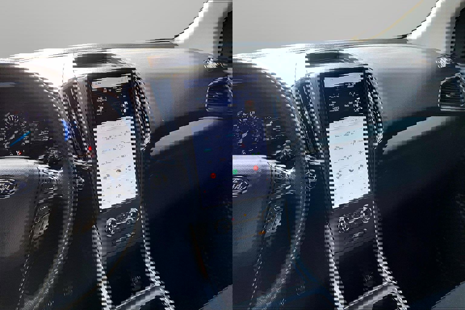 Used 2022 Ford Edge SE w/ Black Appearance Package image 6