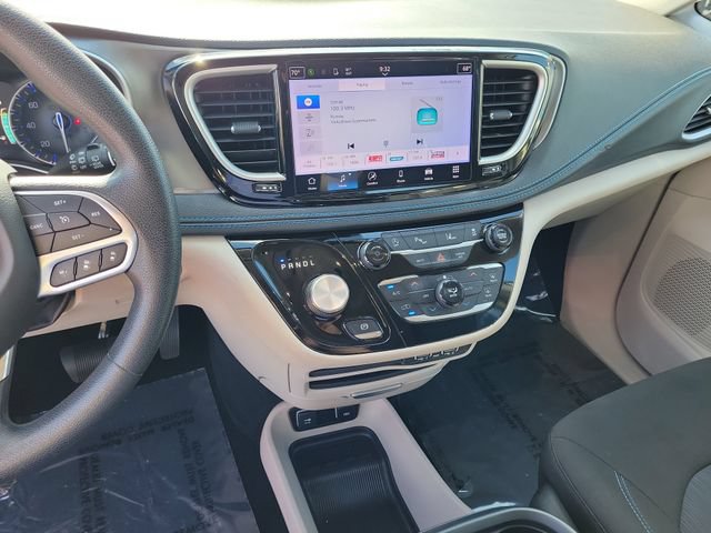 Used 2021 Chrysler Pacifica Touring FWD image 22