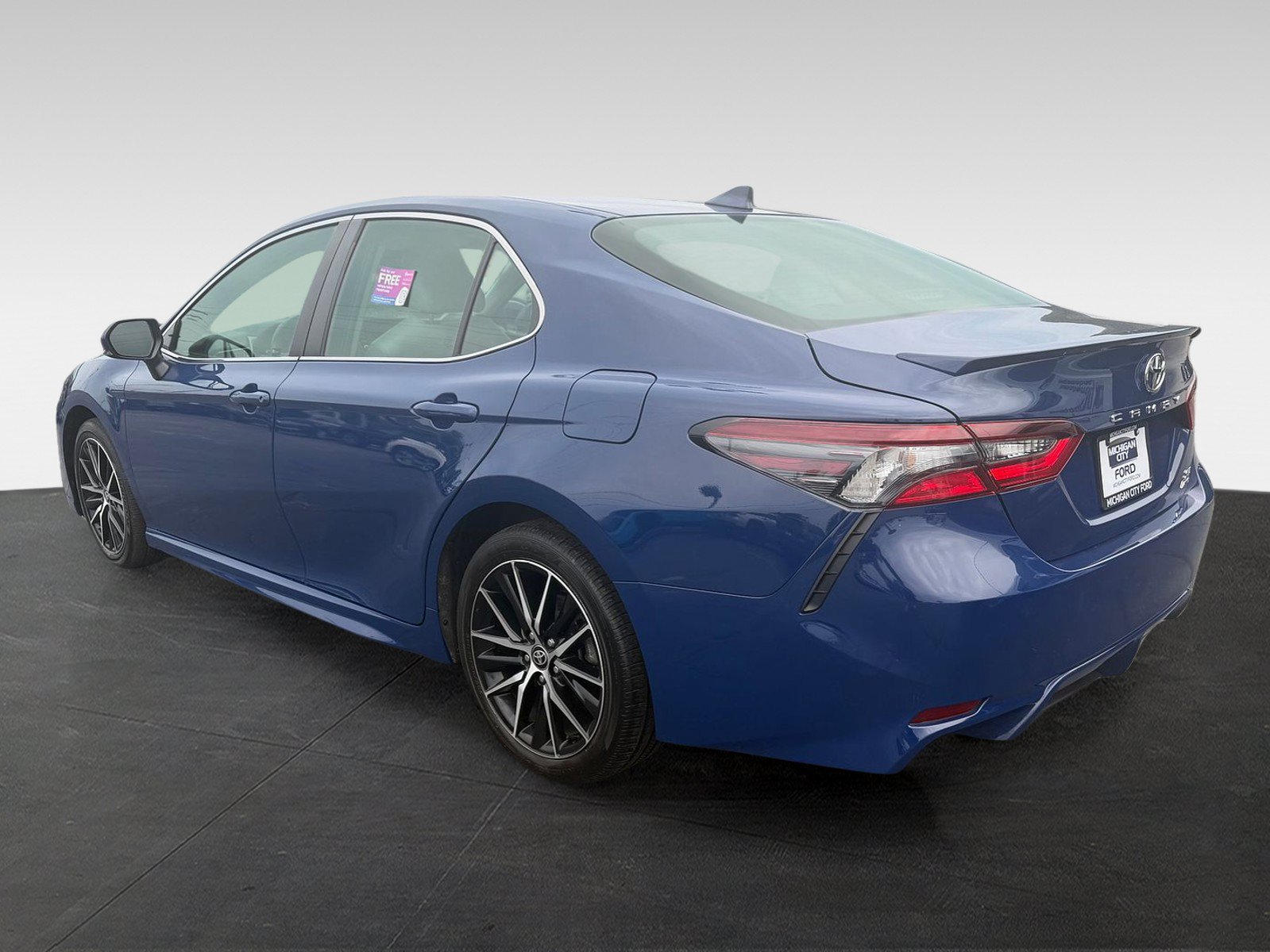 Used 2024 Toyota Camry SE w/ Cold Weather Package AWD/4WD image 2