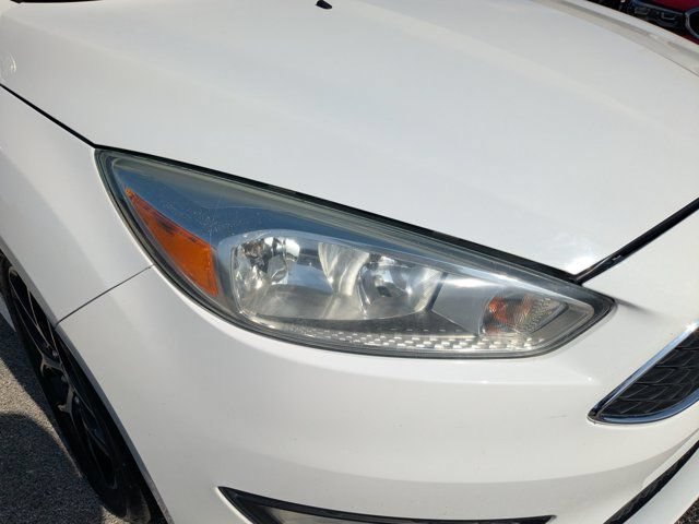 Used 2016 Ford Focus SE w/ SE Sport Package FWD image 10