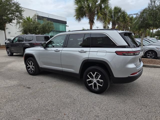 Certified 2024 Jeep Grand Cherokee Limited w/ Luxury Tech Group II AWD/4WD image 10