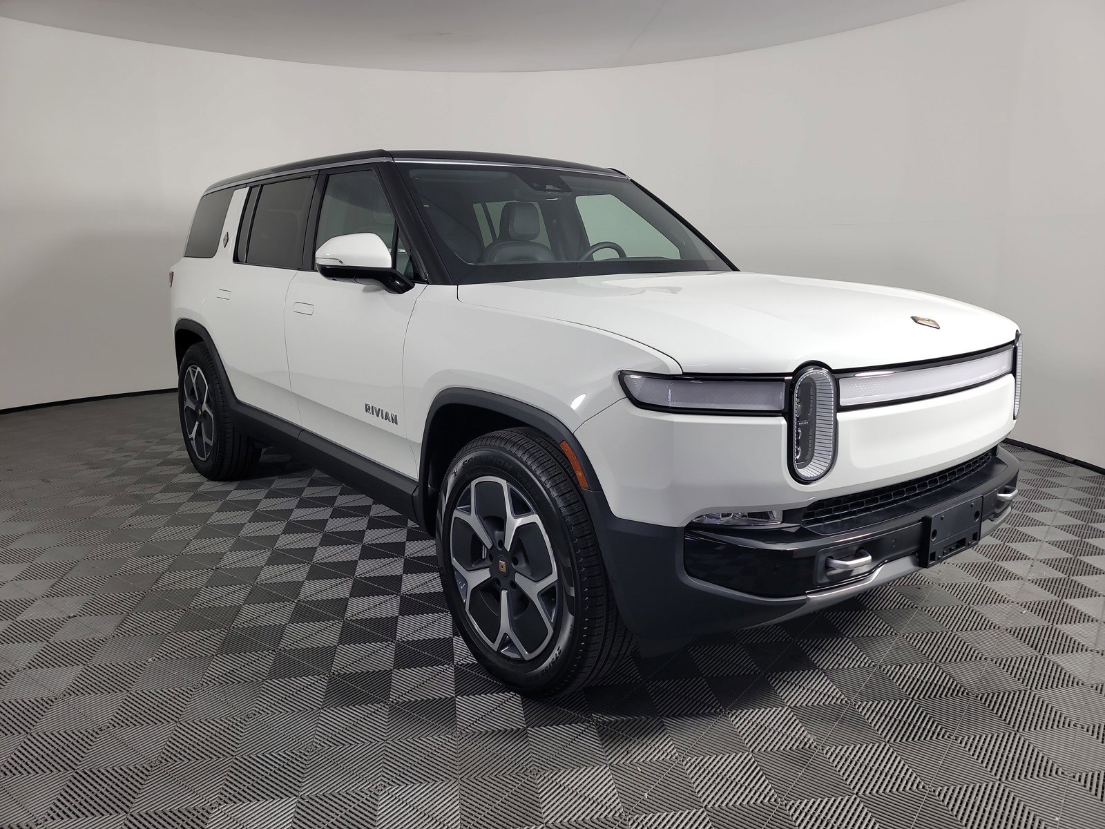Used 2024 Rivian R1S Adventure AWD/4WD image 7