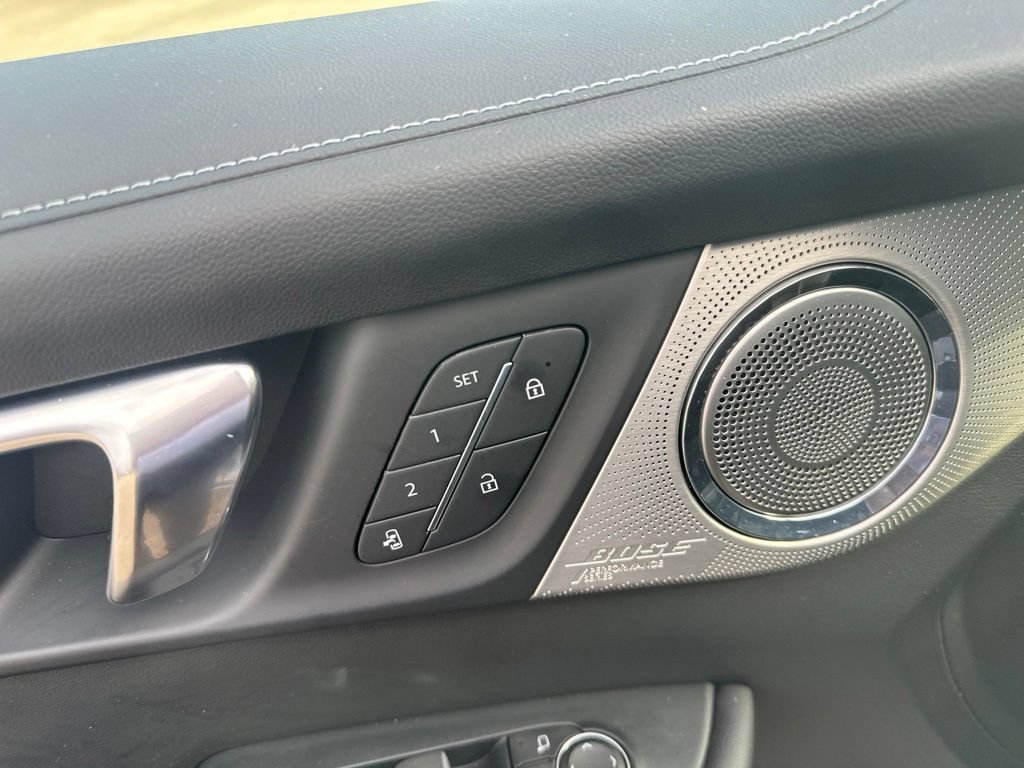 Used 2025 Buick Enclave Avenir AWD/4WD image 9