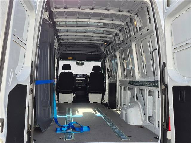 Used 2024 Mercedes-Benz Sprinter 2500 image 18