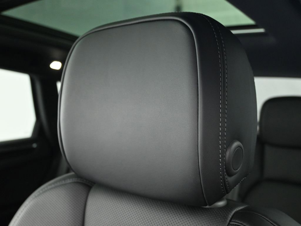Certified 2026 Porsche Macan image 20