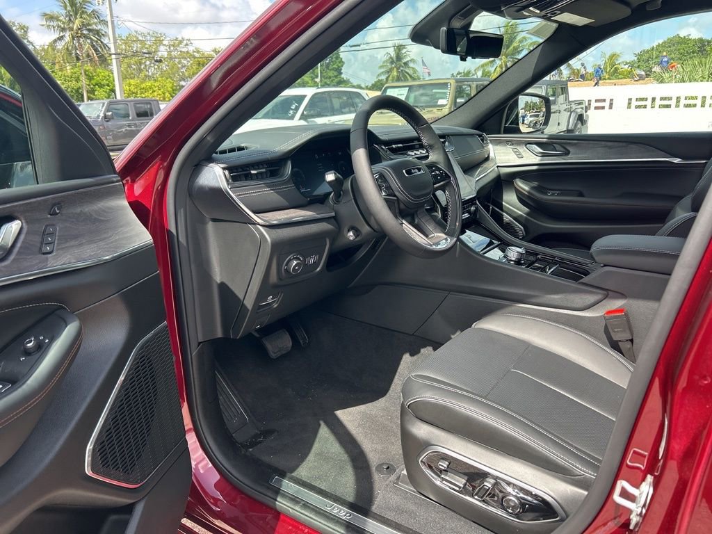 New 2025 Jeep Grand Cherokee Overland w/ Luxury Tech Group IV image 9