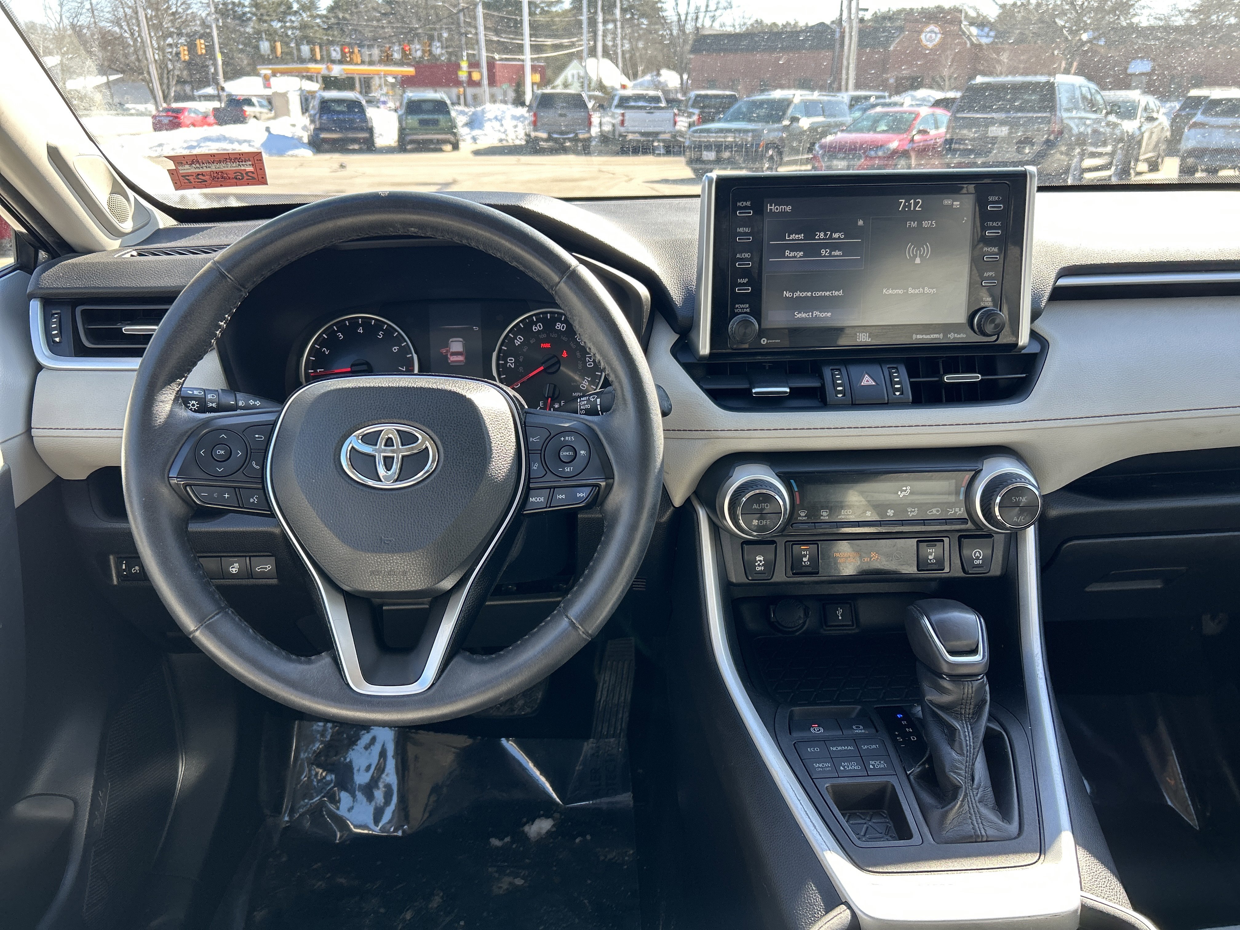 Used 2020 Toyota RAV4 XLE Premium image 19