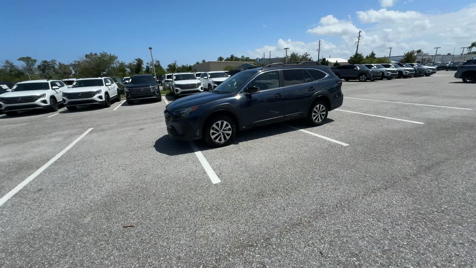Used 2025 Subaru Outback Premium AWD/4WD image 4