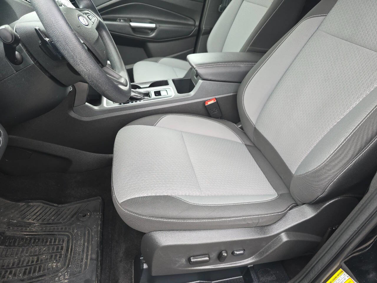 Used 2017 Ford Escape SE w/ SE Cold Weather Package image 24