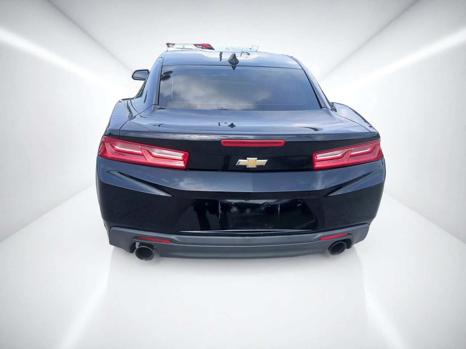 Used 2018 Chevrolet Camaro LS RWD image 6