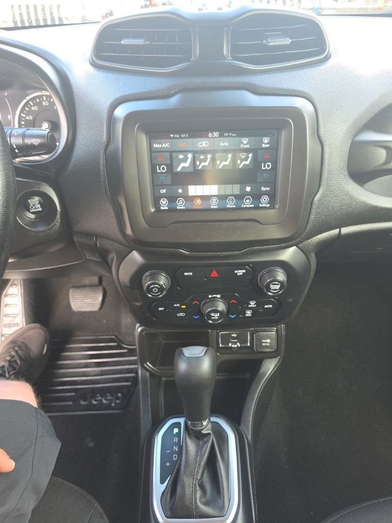 Used 2020 Jeep Renegade Altitude FWD image 16