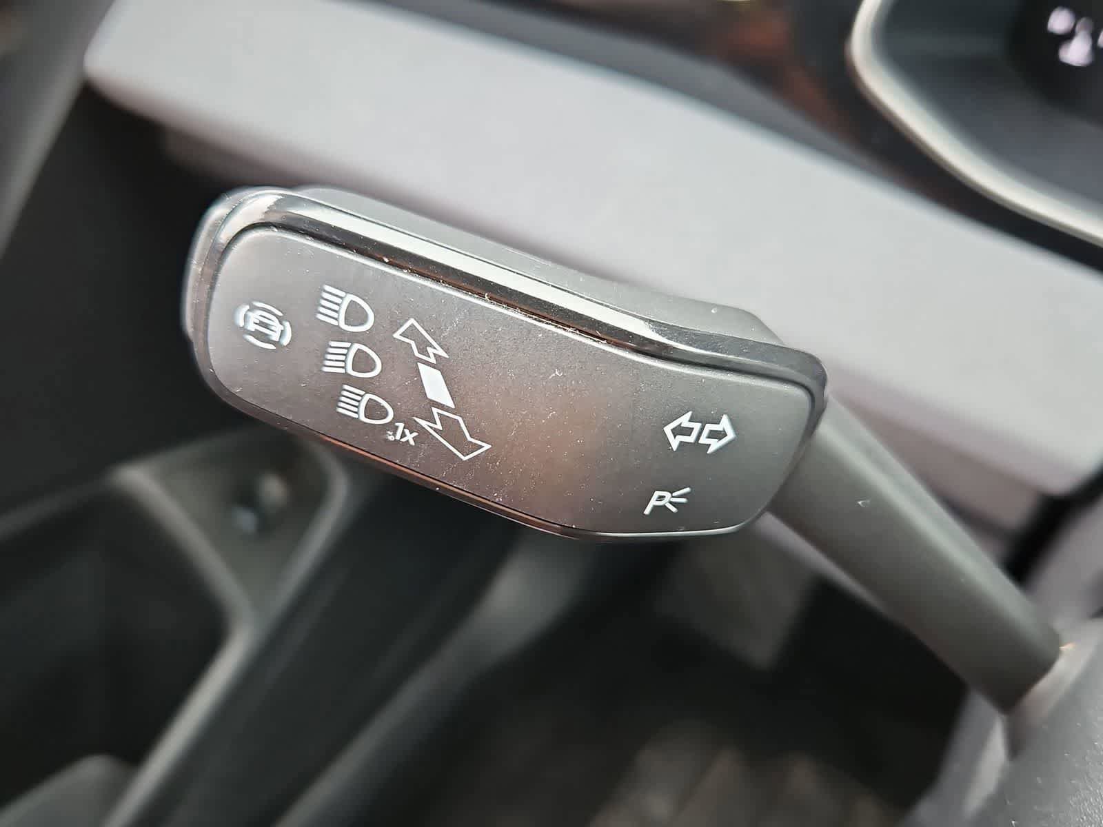 Certified 2025 Volkswagen Jetta SE FWD image 27