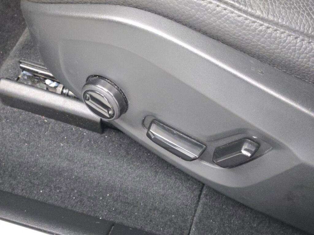 Used 2025 Volvo XC60 B5 Plus image 27