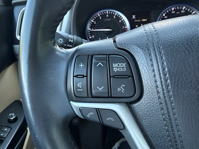Used 2017 Toyota Highlander XLE FWD image 16