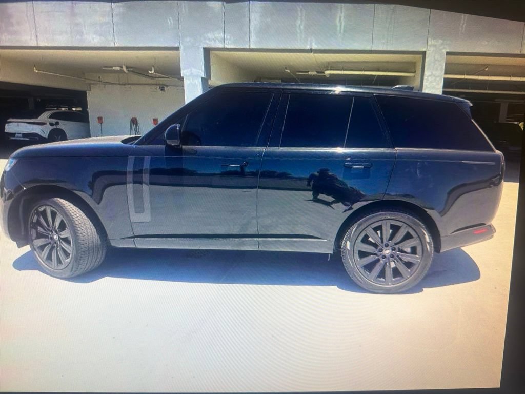 Used 2023 Land Rover Range Rover SE AWD/4WD image 2