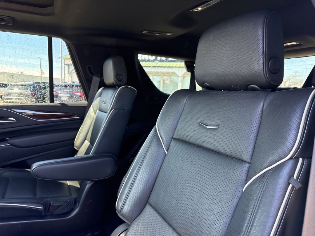 Used 2023 Cadillac Escalade Premium Luxury AWD/4WD image 44