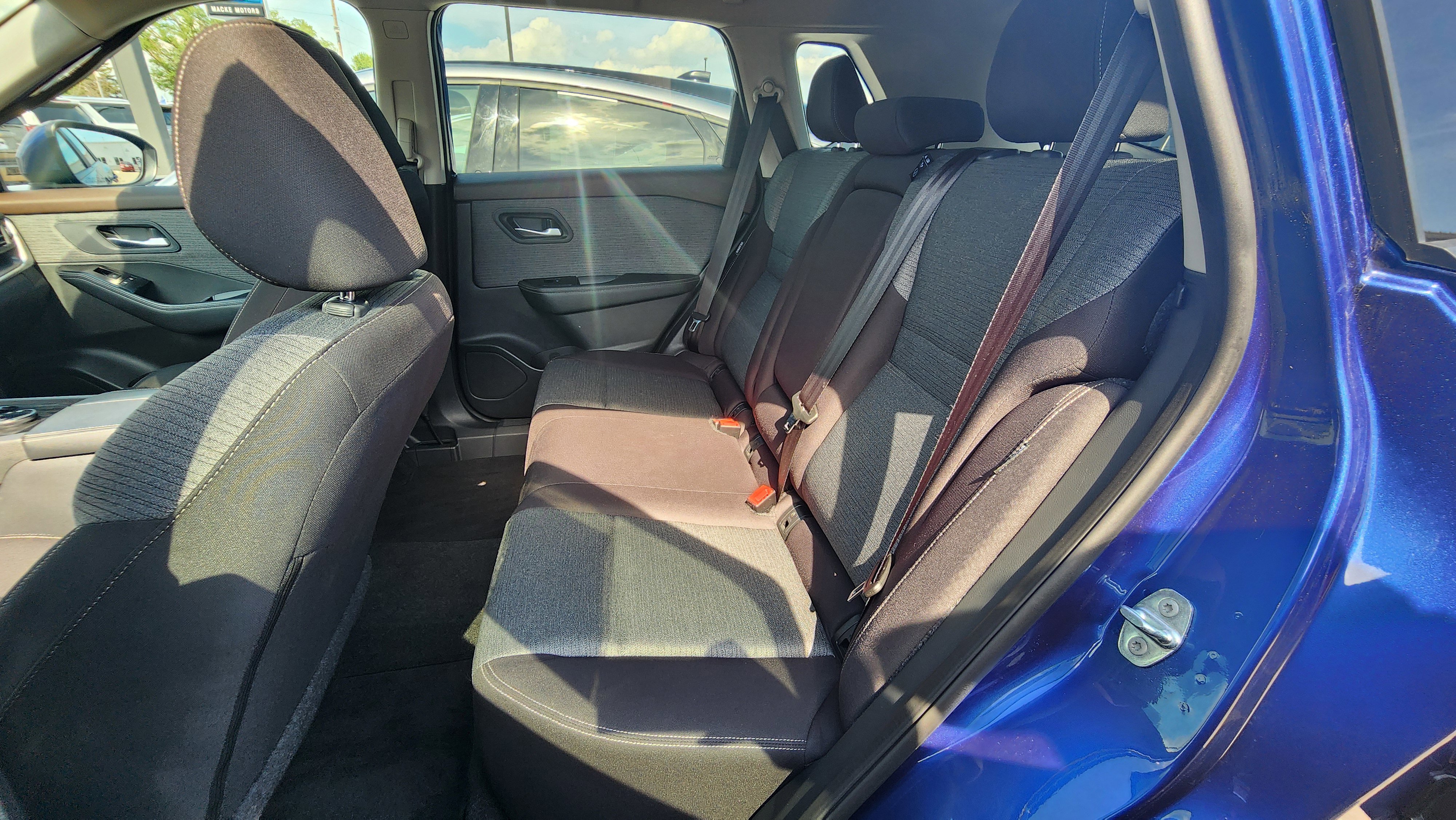 Used 2023 Nissan Rogue SV image 14