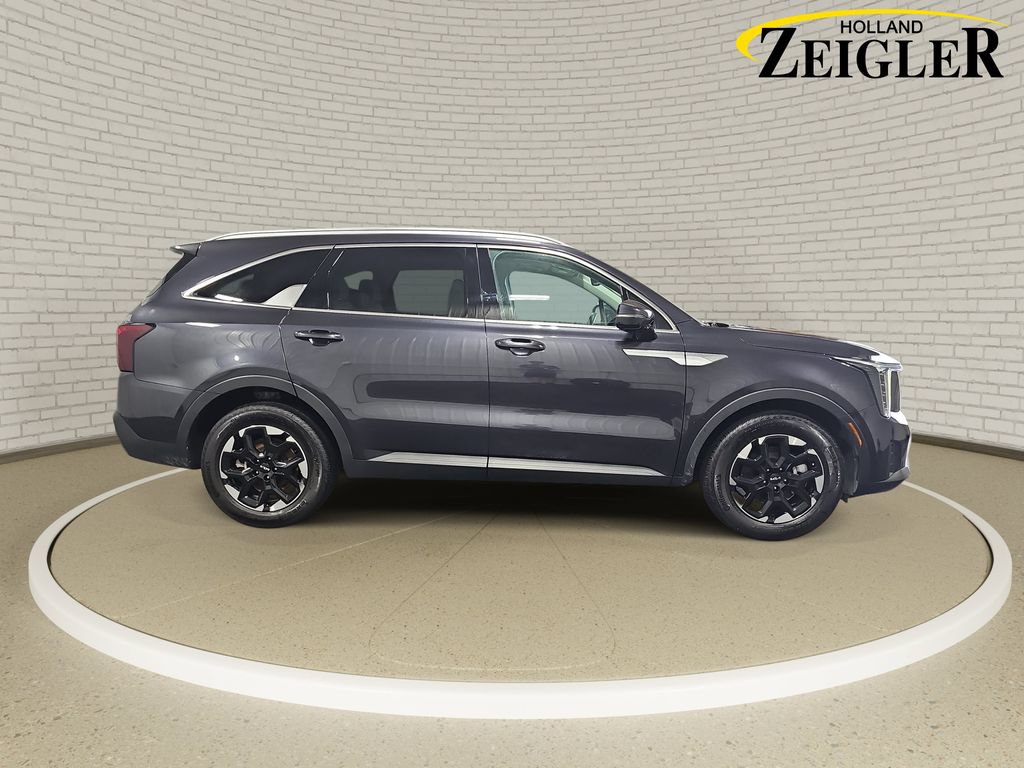 Used 2025 Kia Sorento S w/ Panoramic Sunroof Package FWD image 4