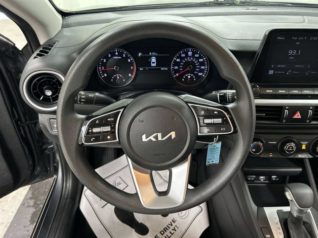 Used 2023 Kia Forte LXS w/ LXS Technology Package FWD image 4
