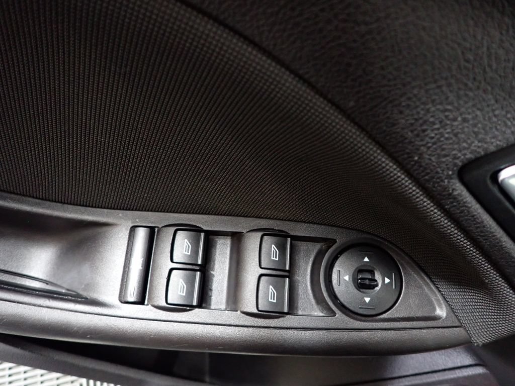 Used 2014 Ford Focus SE w/ SE Sport Package FWD image 19