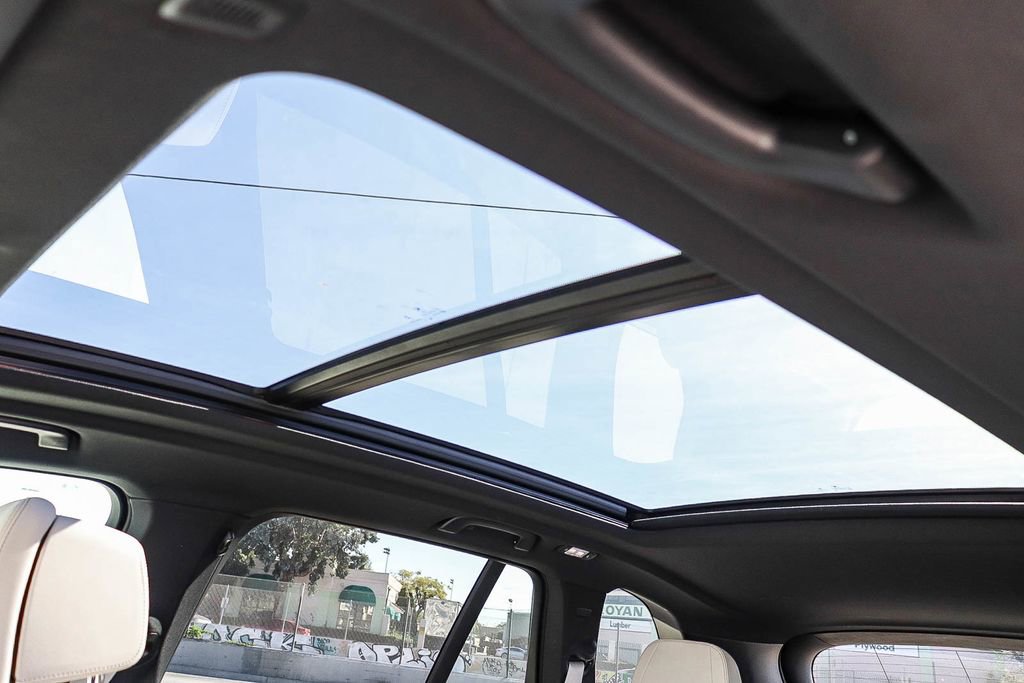 Used 2026 BMW X5 xDrive50e w/ M Sport Package image 25