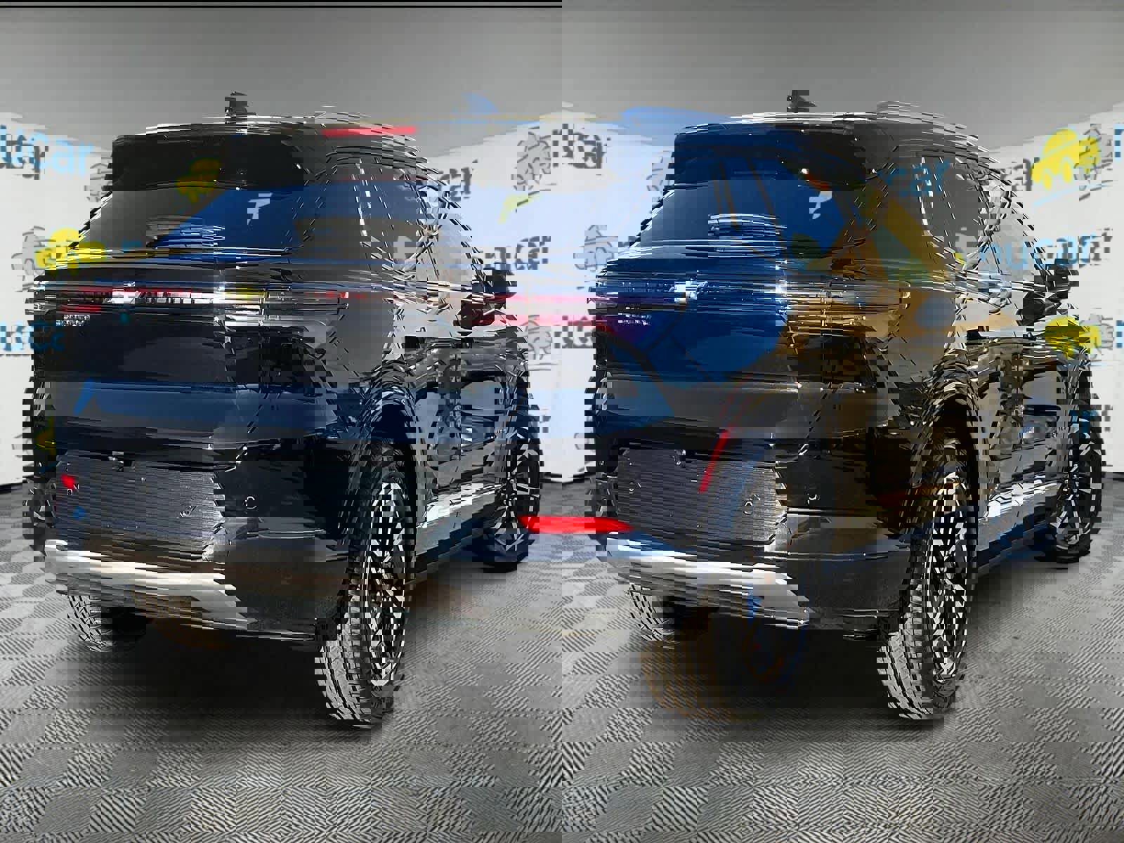 Used 2025 Chevrolet Equinox EV LT w/ Convenience Package image 6