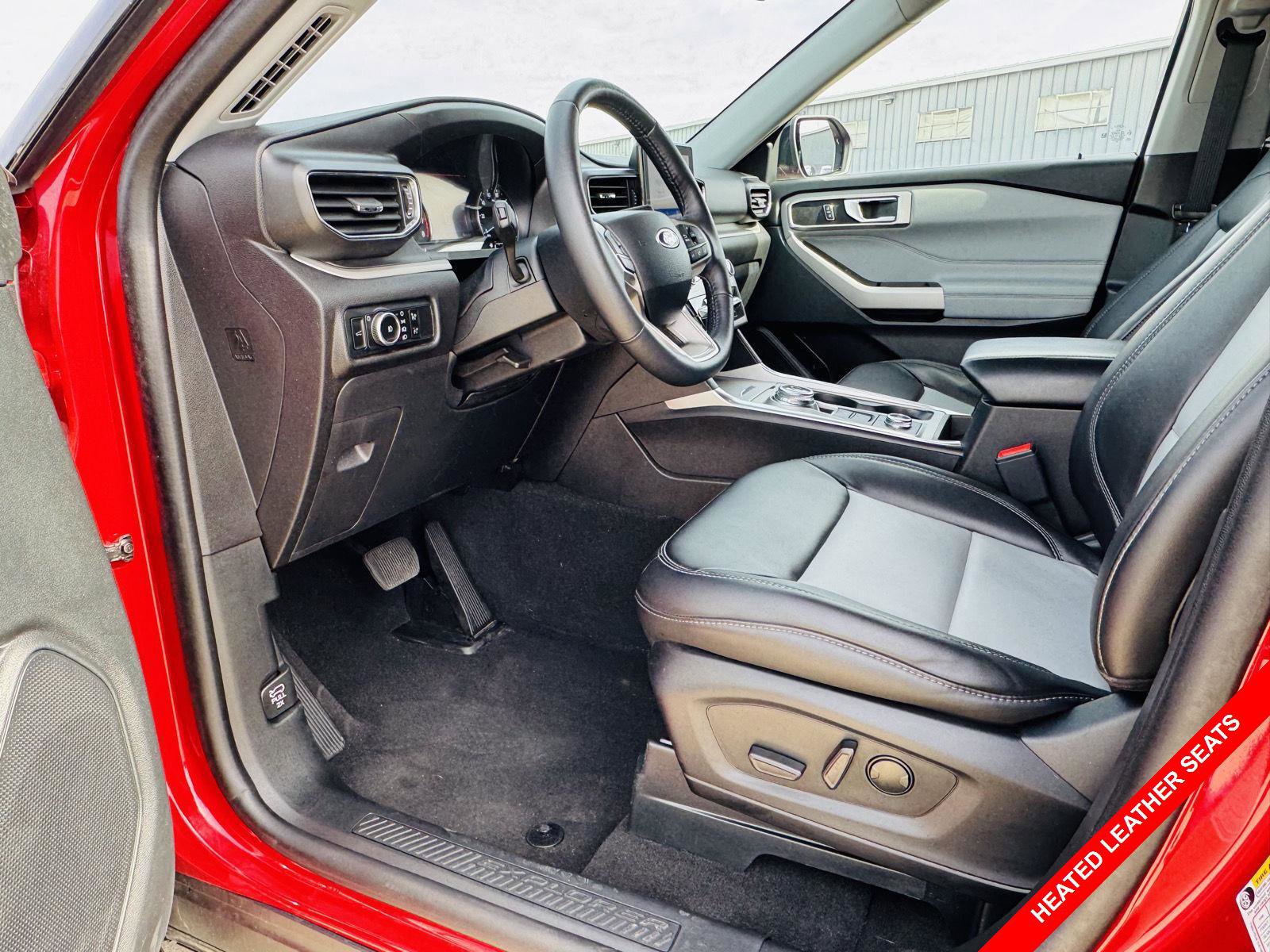 Used 2024 Ford Explorer XLT w/ Equipment Group 202A AWD/4WD image 3