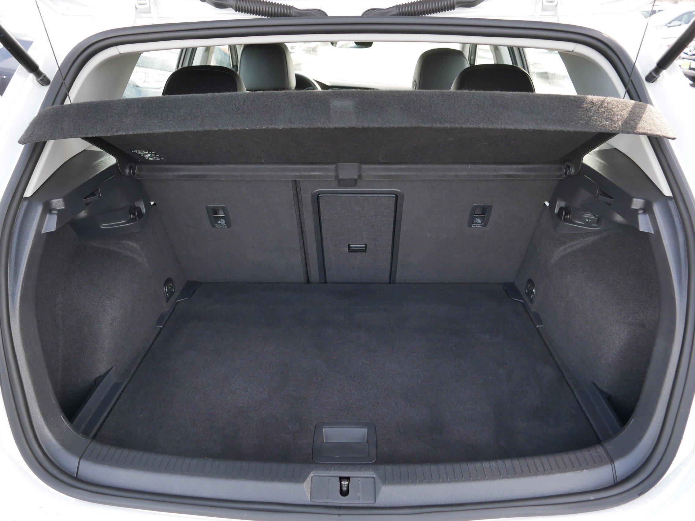 Used 2018 Volkswagen Golf SE image 18