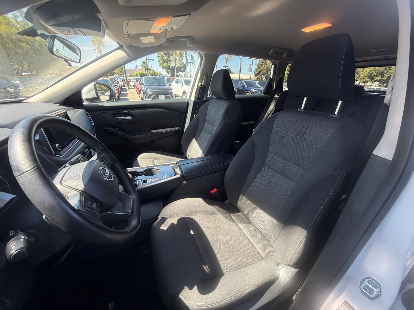 Used 2025 Nissan Rogue SV FWD image 34