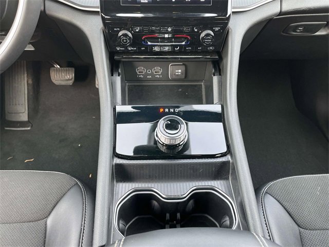 Used 2024 Jeep Grand Cherokee Altitude image 12