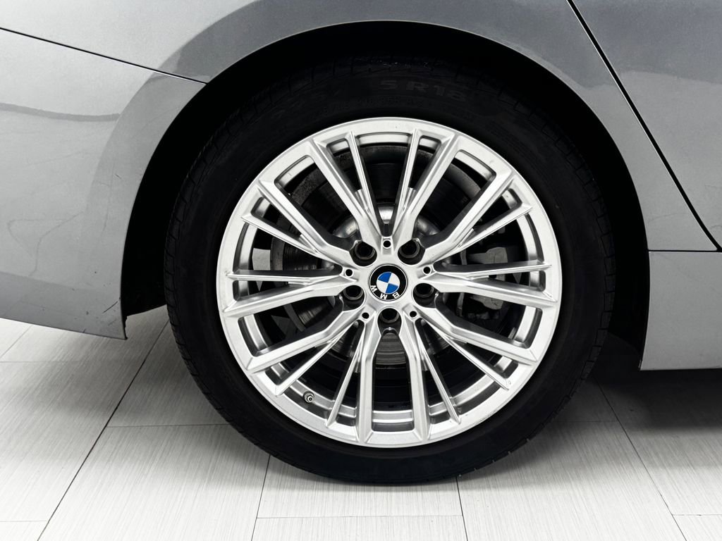 Used 2023 BMW 330i Sedan w/ Driving Assistance Package image 40