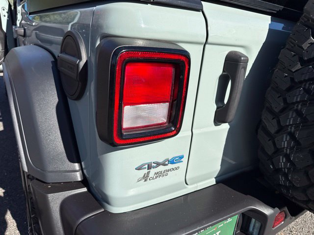 Used 2023 Jeep Wrangler Unlimited w/ Cold Weather Group AWD/4WD image 31