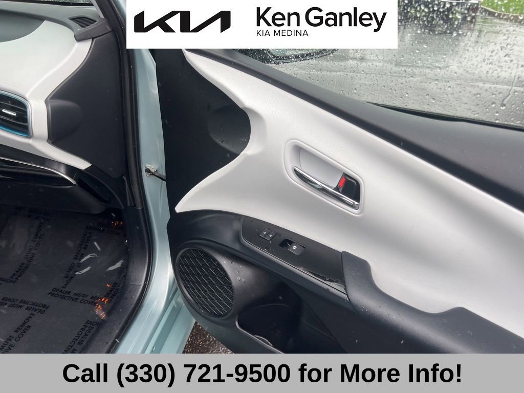 Used 2016 Toyota Prius Four w/ Advanced Technology Package image 56