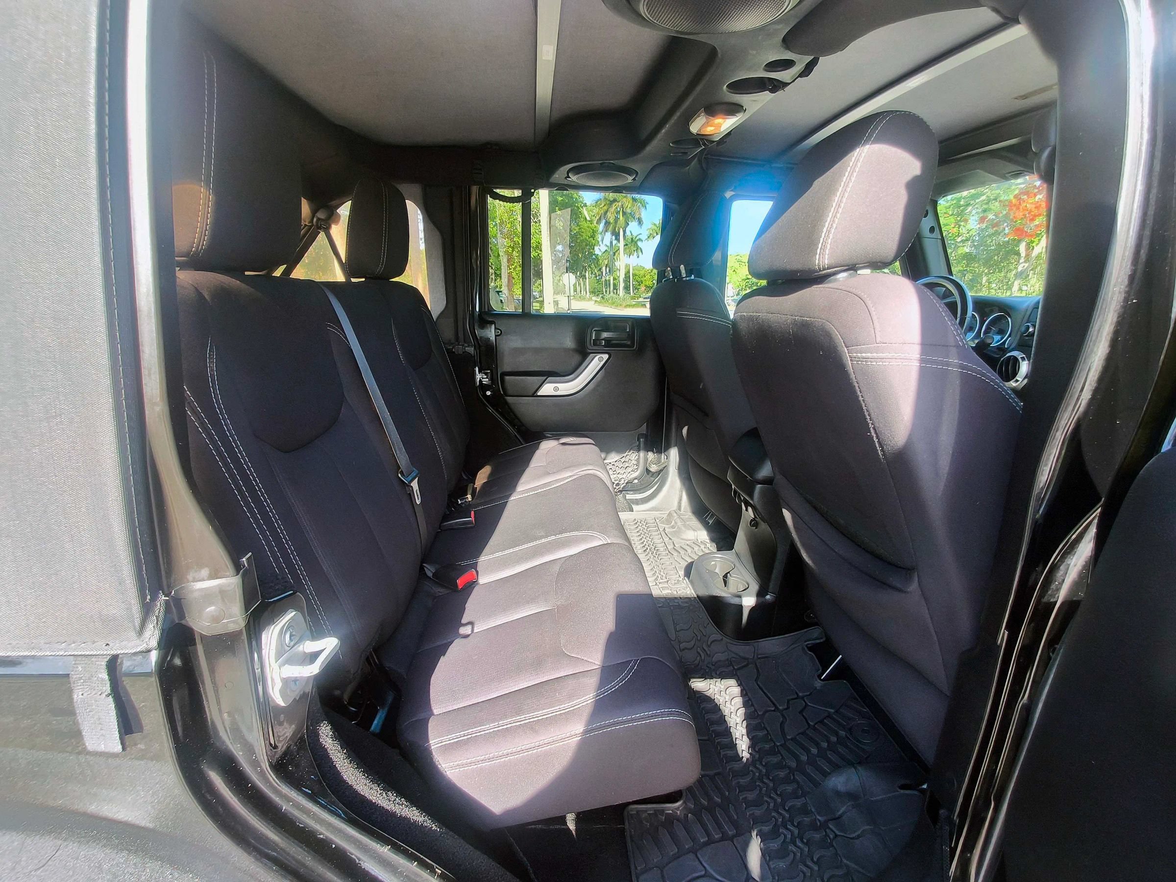 Used 2014 Jeep Wrangler Unlimited Rubicon w/ Connectivity Group AWD/4WD image 13