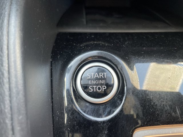 Used 2025 Nissan Versa SR w/ Trunk Package FWD image 15