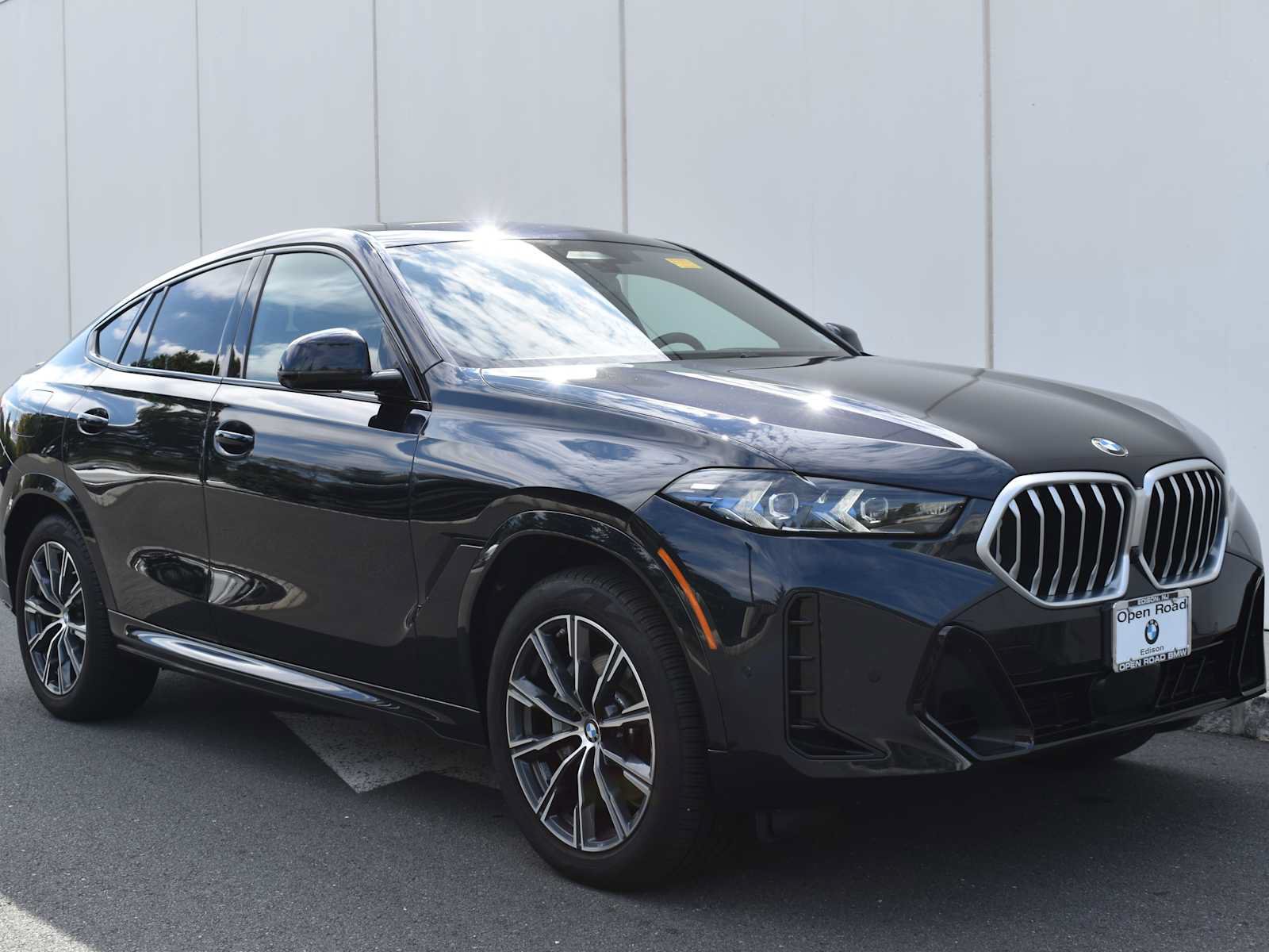 Used 2024 BMW X6 xDrive40i w/ Premium Package AWD/4WD image 1
