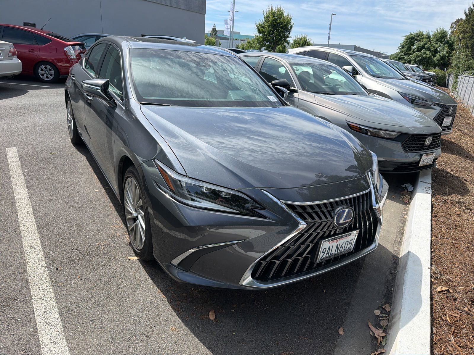 Used 2022 Lexus ES 300h w/ Accessory Package image 2