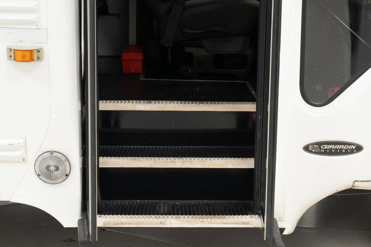 Used 2004 Chevrolet Express 3500 3500 2dr Commercial/Cutaway/Ch w/ School Bus Package image 18