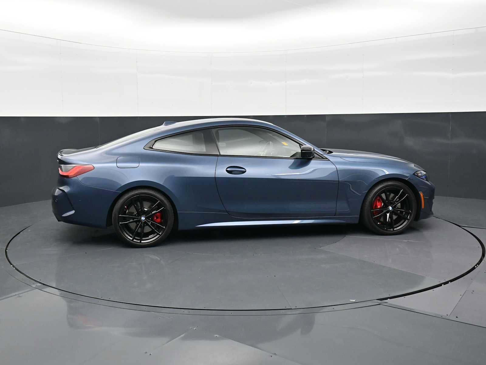 Used 2024 BMW 430i Coupe w/ M Sport Package RWD image 4