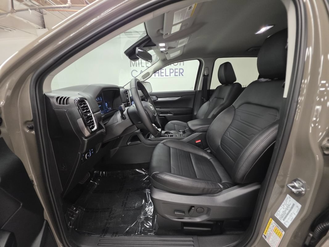 Used 2025 Ford Ranger Lariat w/ Black Appearance Package AWD/4WD image 19