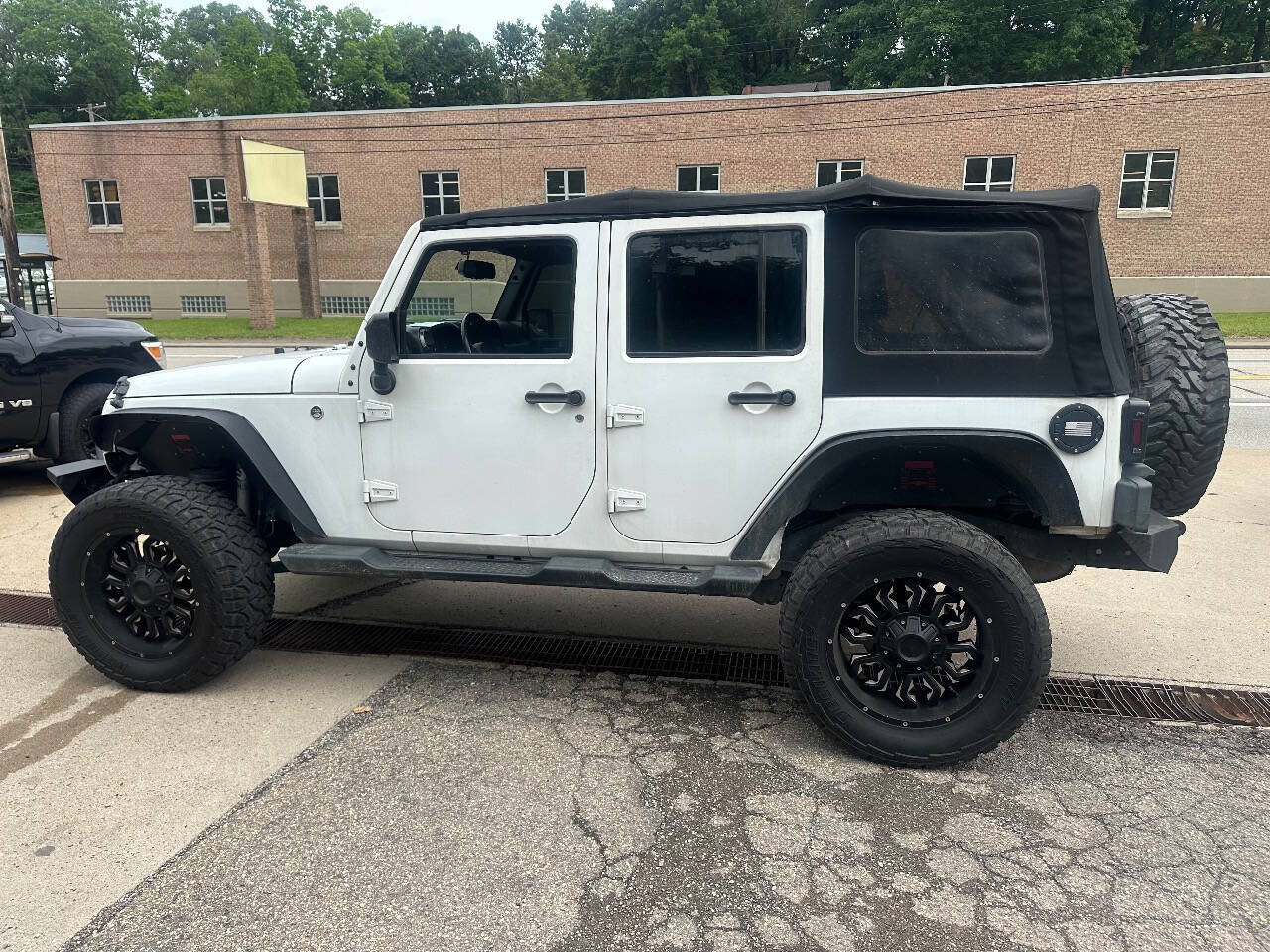 Used 2016 Jeep Wrangler Unlimited Sport w/ Quick Order Package 24S AWD/4WD image 7