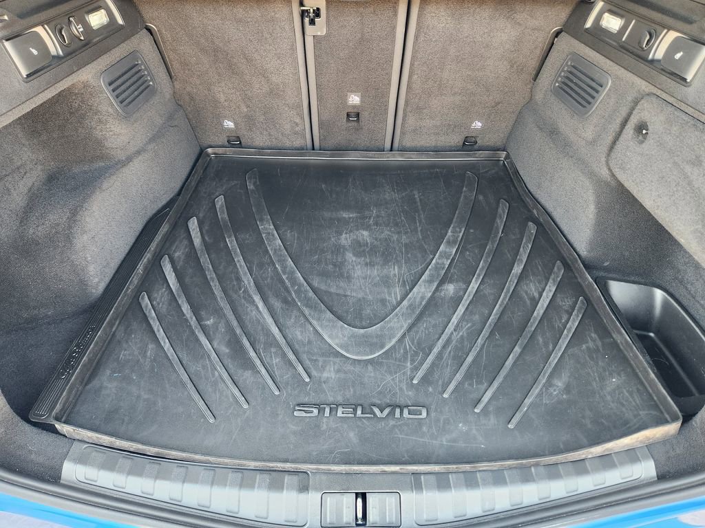 Used 2022 Alfa Romeo Stelvio Veloce image 31