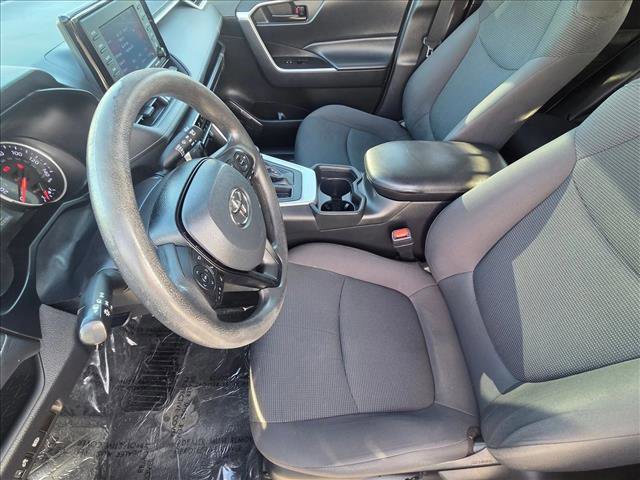 Used 2021 Toyota RAV4 LE image 14