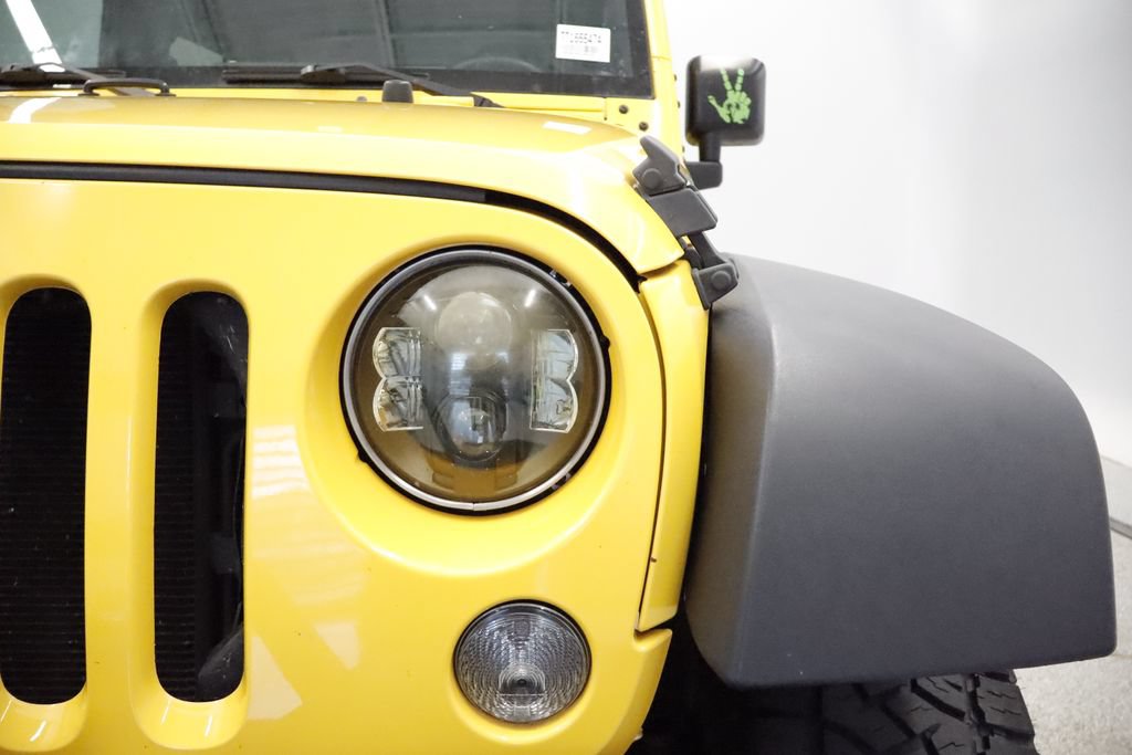 Used 2015 Jeep Wrangler Rubicon AWD/4WD image 3