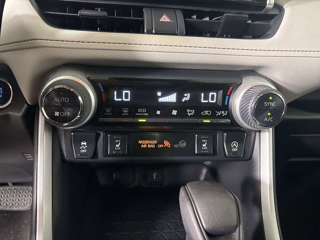 Used 2021 Toyota RAV4 XLE w/ Convenience Package image 20