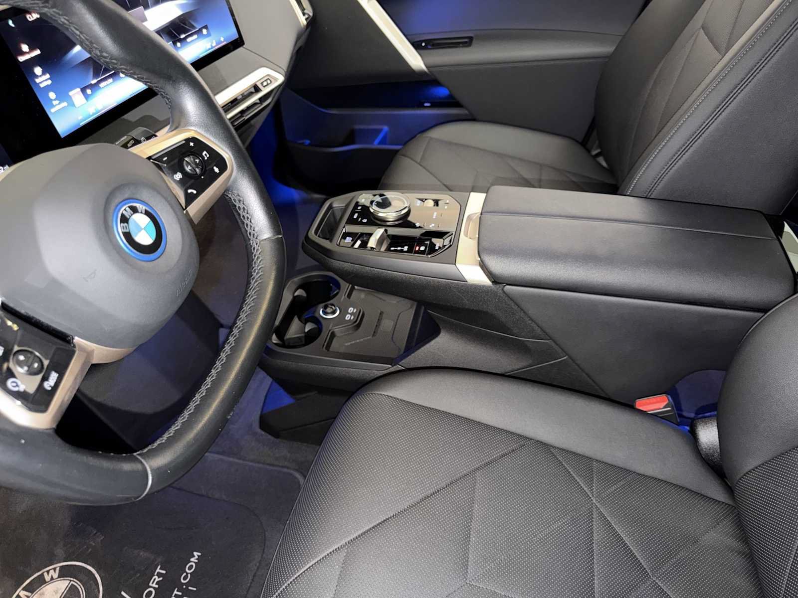 Used 2024 BMW iX xDrive50 w/ Premium Package AWD/4WD image 19