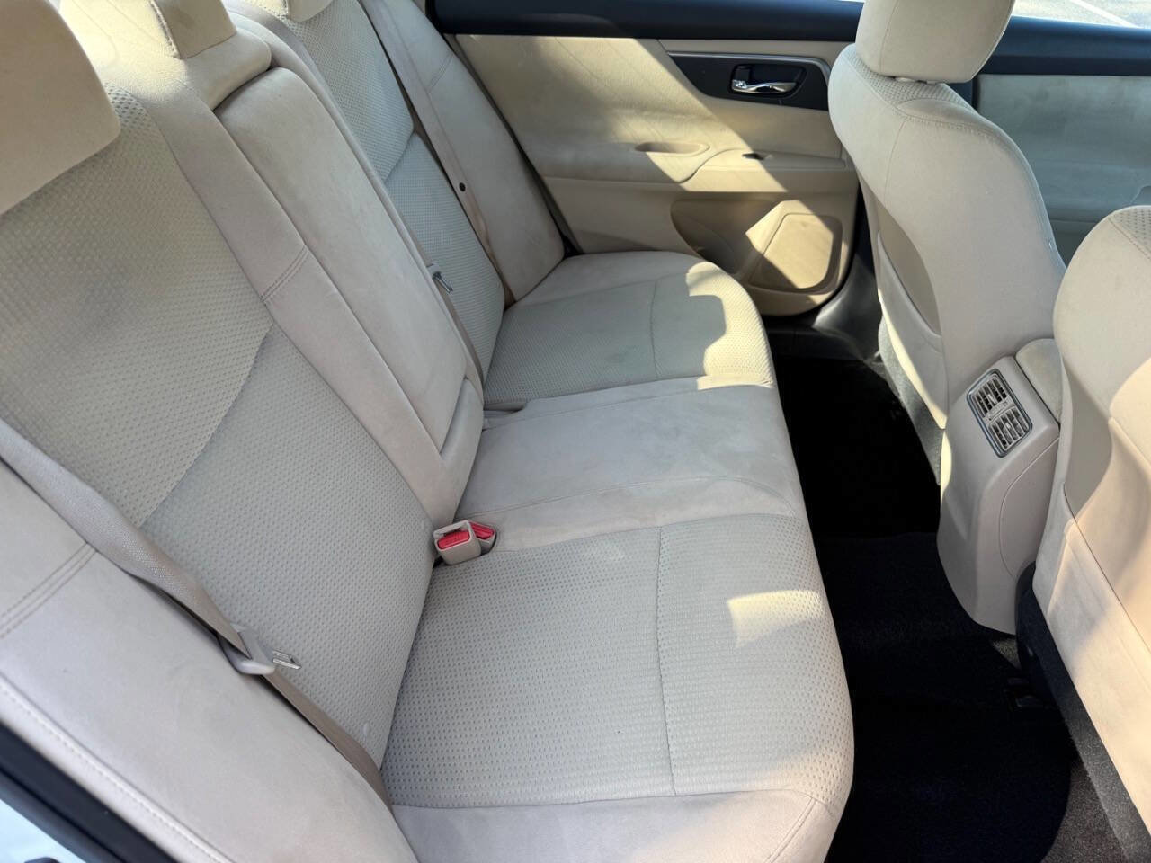 Used 2015 Nissan Altima 2.5 SV w/ Convenience Package image 17