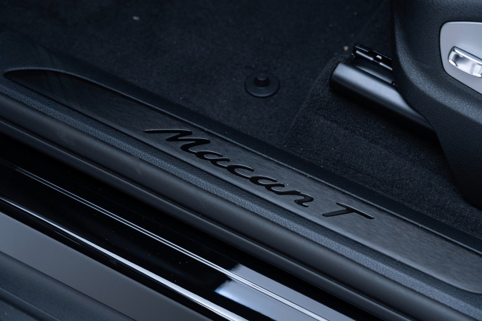 New 2025 Porsche Macan Turbo image 14