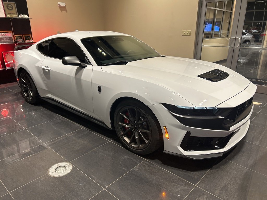 Used 2025 Ford Mustang Dark Horse image 2