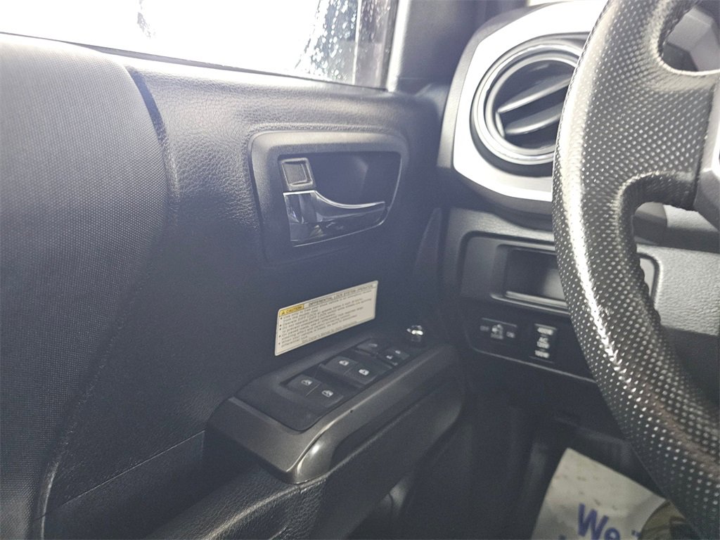 Used 2016 Toyota Tacoma TRD Off-Road image 34